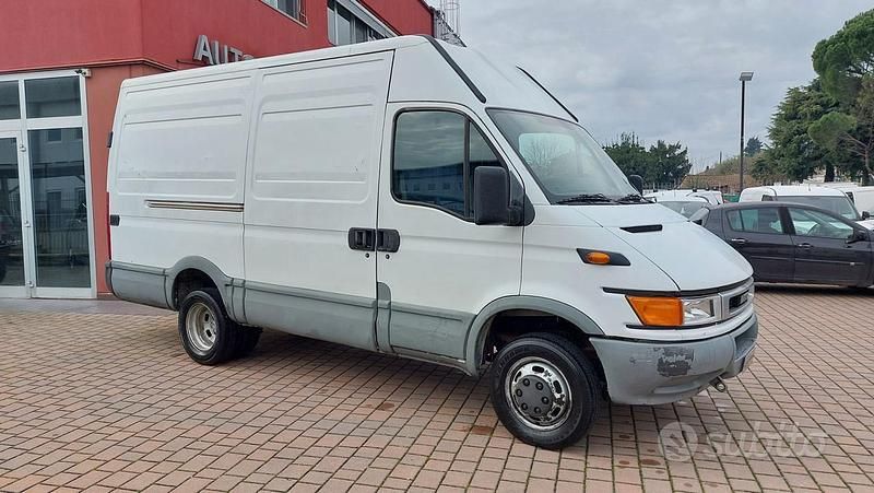 Usata Iveco Daily 106 CV (77 kW) 2001 Bianco Berlina