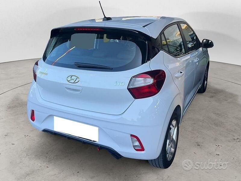 Usata Hyundai i10 100 CV (73 kW) 2023 Bianco Utilitaria