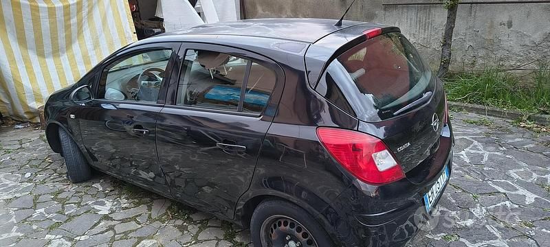 Usata Opel Corsa 85 CV (62 kW) 2011 Nero Utilitaria