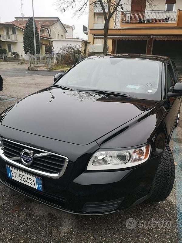 Usata Volvo V50 124 CV (91 kW) 2010 Nero Station wagon