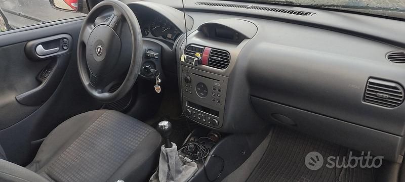 Usata Opel Corsa 75 CV (55 kW) 2004 Verde Utilitaria