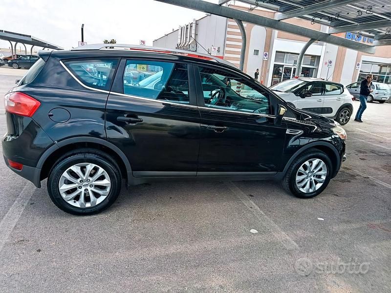 Usata Ford Kuga 136 CV (100 kW) 2008 Nero SUV