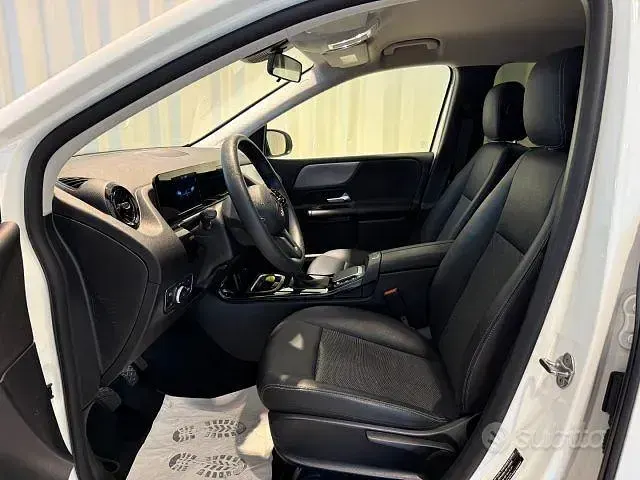 Usata Mercedes B180 116 CV (85 kW) 2022 Bianco Utilitaria