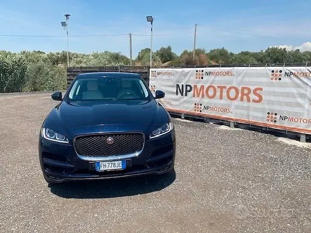 Usata Jaguar F-Pace Prestige 180 CV (132 kW) 2017 Bluazzurro SUV