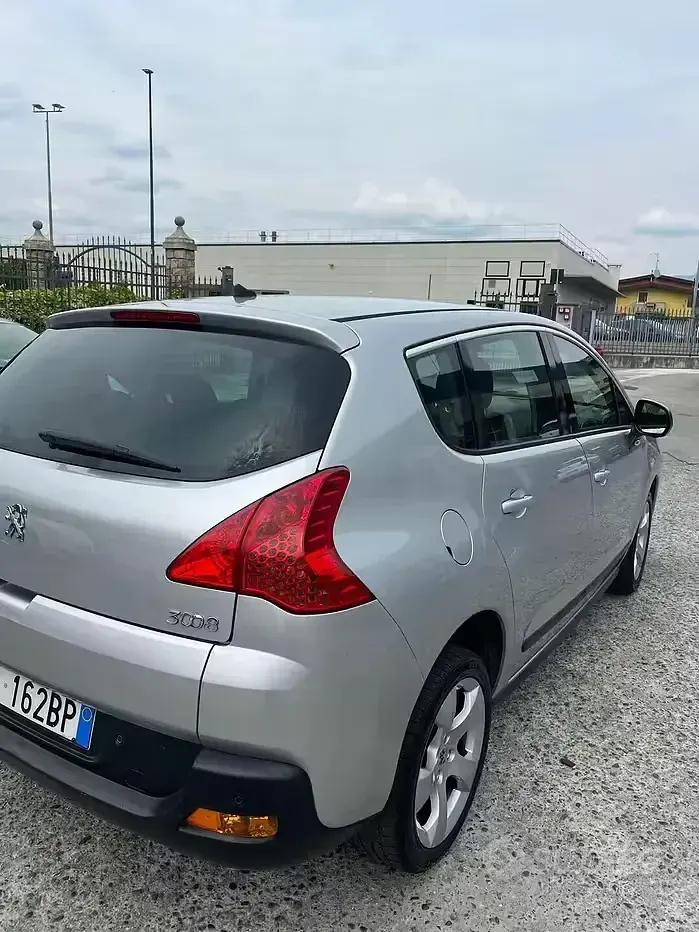 Usata Peugeot 3008 Business-Line 112 CV (82 kW) 2011 Grigio Station wagon
