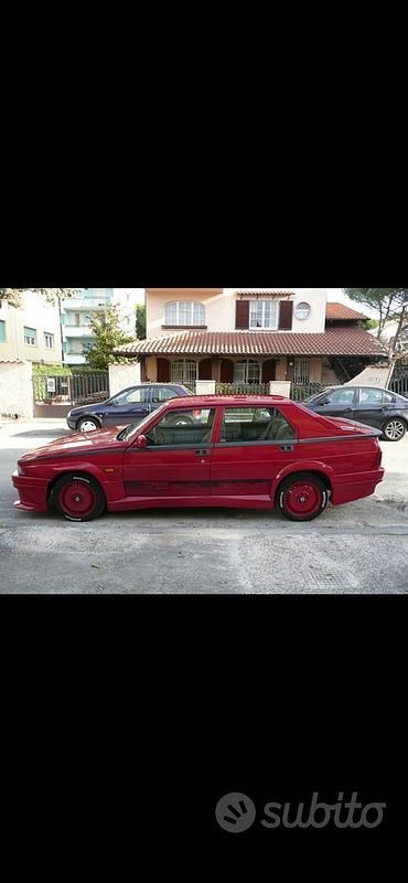 Usata Alfa Romeo 75 156 CV (114 kW) 1987 Rosso Berlina