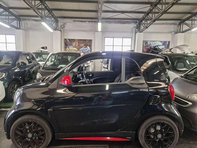 Nero Usata 2017 Smart ForTwo Coupé Due volumi | 14.900 € (Cara) - Immagine 1/4