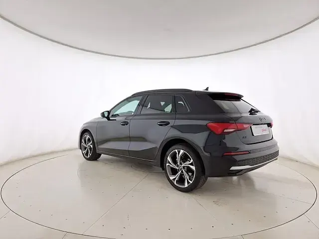 Käytetty Audi A3 Business 116 HP (85 kW) 2025 Musta Sedan