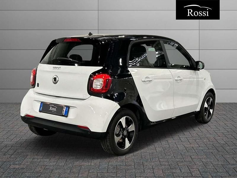 Usata Smart ForFour Electric Drive Passion 41 kW (56 CV) 2021 Bodypanels in white Berlina
