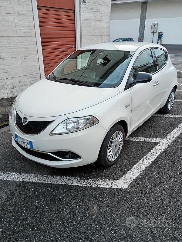 Bianco Usata 2017 Lancia Ypsilon Silver Due volumi | 8500 € (Buon prezzo) - Immagine 1/4