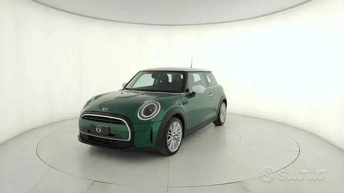 Usata Mini Cooper Classic 156 CV (114 kW) 2022 Verde Utilitaria