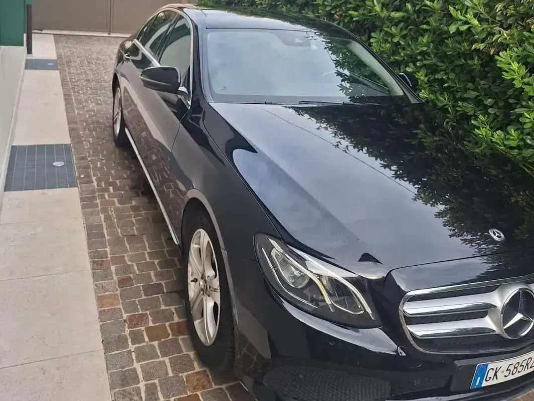 Usata Mercedes E200 Premium Plus 150 CV (110 kW) 2018 Nero Berlina