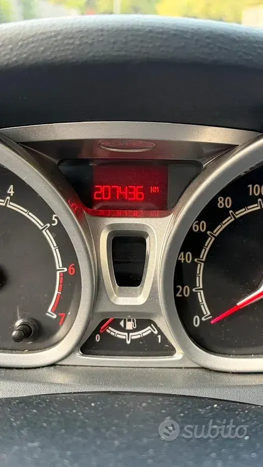 Usata Ford Fiesta 97 CV (71 kW) 2009 Grigio Berlina