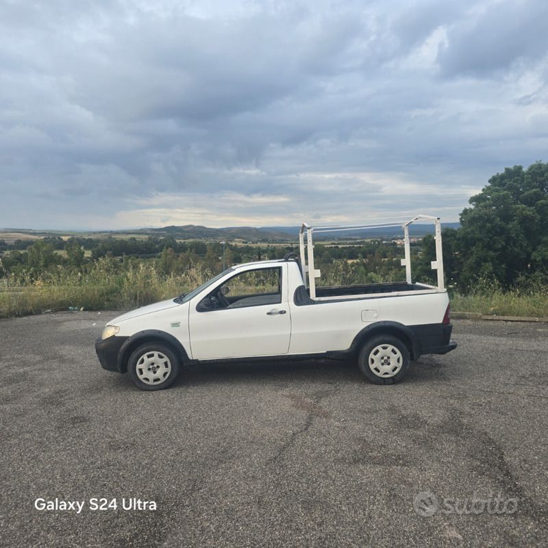 Usata Fiat Strada 90 CV (66 kW) 2009 Bianco Pick-up