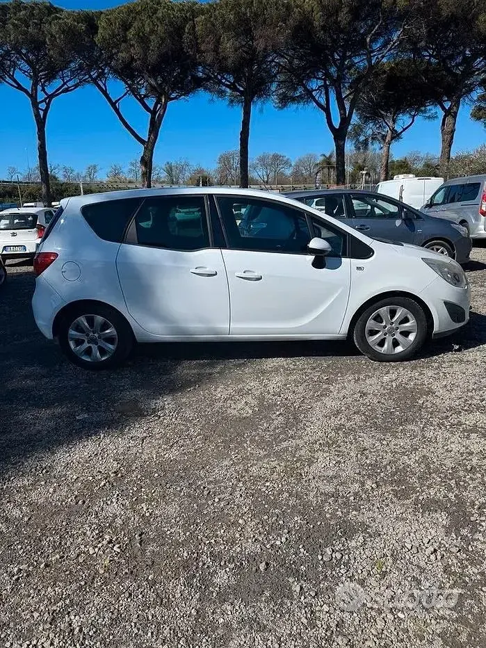 Usata Opel Meriva 95 CV (69 kW) 2011 Bianco Monovolume