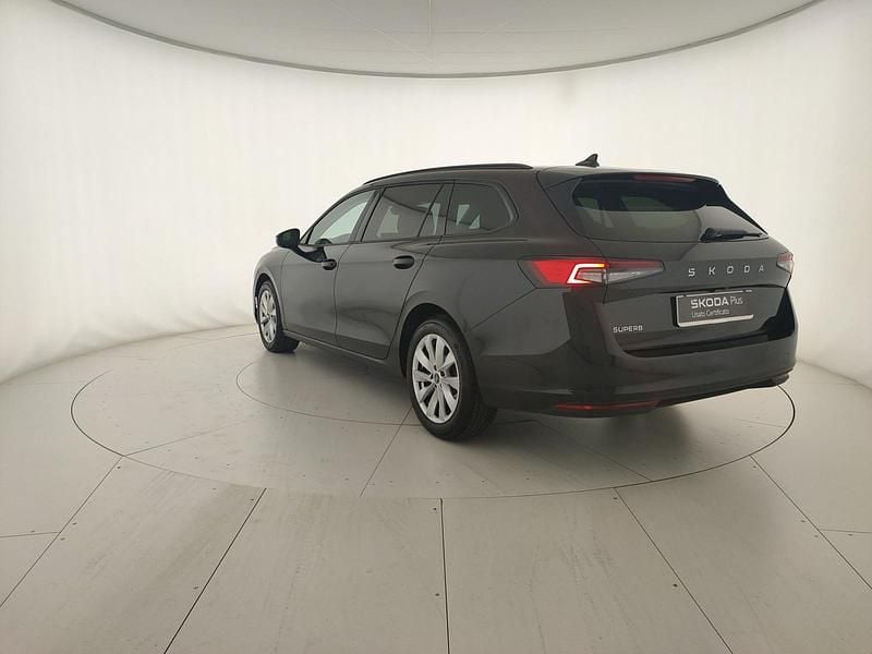 Usado Skoda Superb Selection 150 CV (110 kW) 2025 Negro Familiar