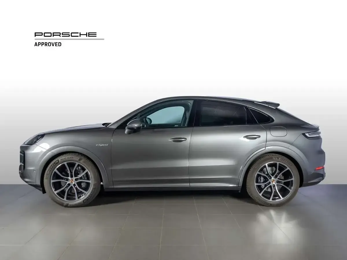 Usata Porsche Cayenne 470 CV (345 kW) 2025 Grigio quarzite metallizzato SUV