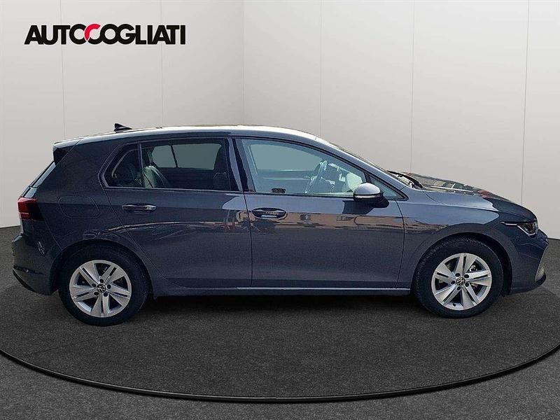 Usata VW Golf VIII Life 116 CV (85 kW) 2025 Grigio Utilitaria