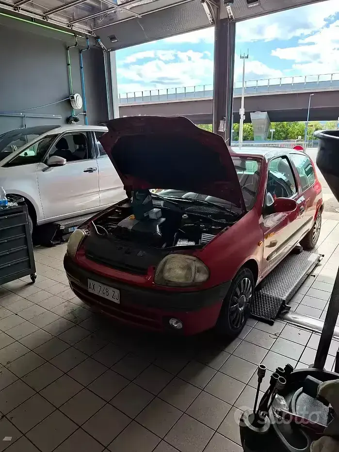 Usata Renault Clio II 75 CV (55 kW) 1998 Rosso Berlina