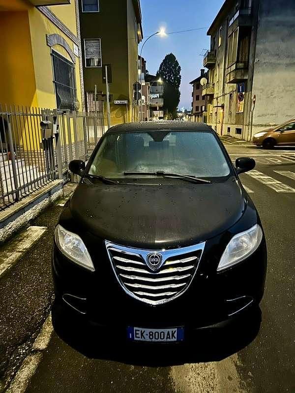 Usata Lancia Ypsilon 86 CV (63 kW) 2012 Nero Utilitaria