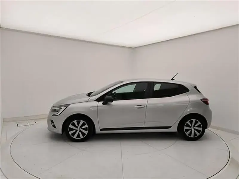 Usata Renault Clio Equilibre 145 CV (106 kW) 2022 Grigio chiaro Utilitaria