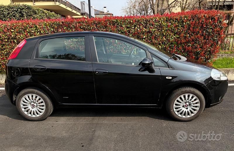 Usata Fiat Grande Punto Active 77 CV (56 kW) 2007 Nero Utilitaria