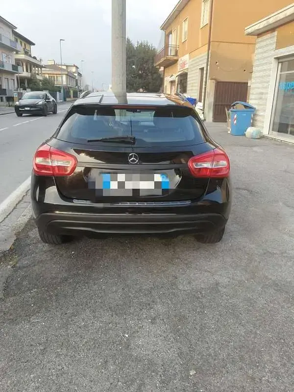 Usata Mercedes GLA200 Business 136 CV (100 kW) 2017 SUV