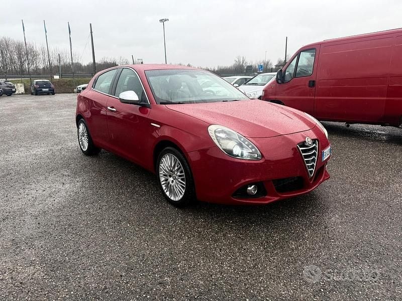 Usata Alfa Romeo Giulietta Progression 105 CV (77 kW) 2014 Rosso Utilitaria