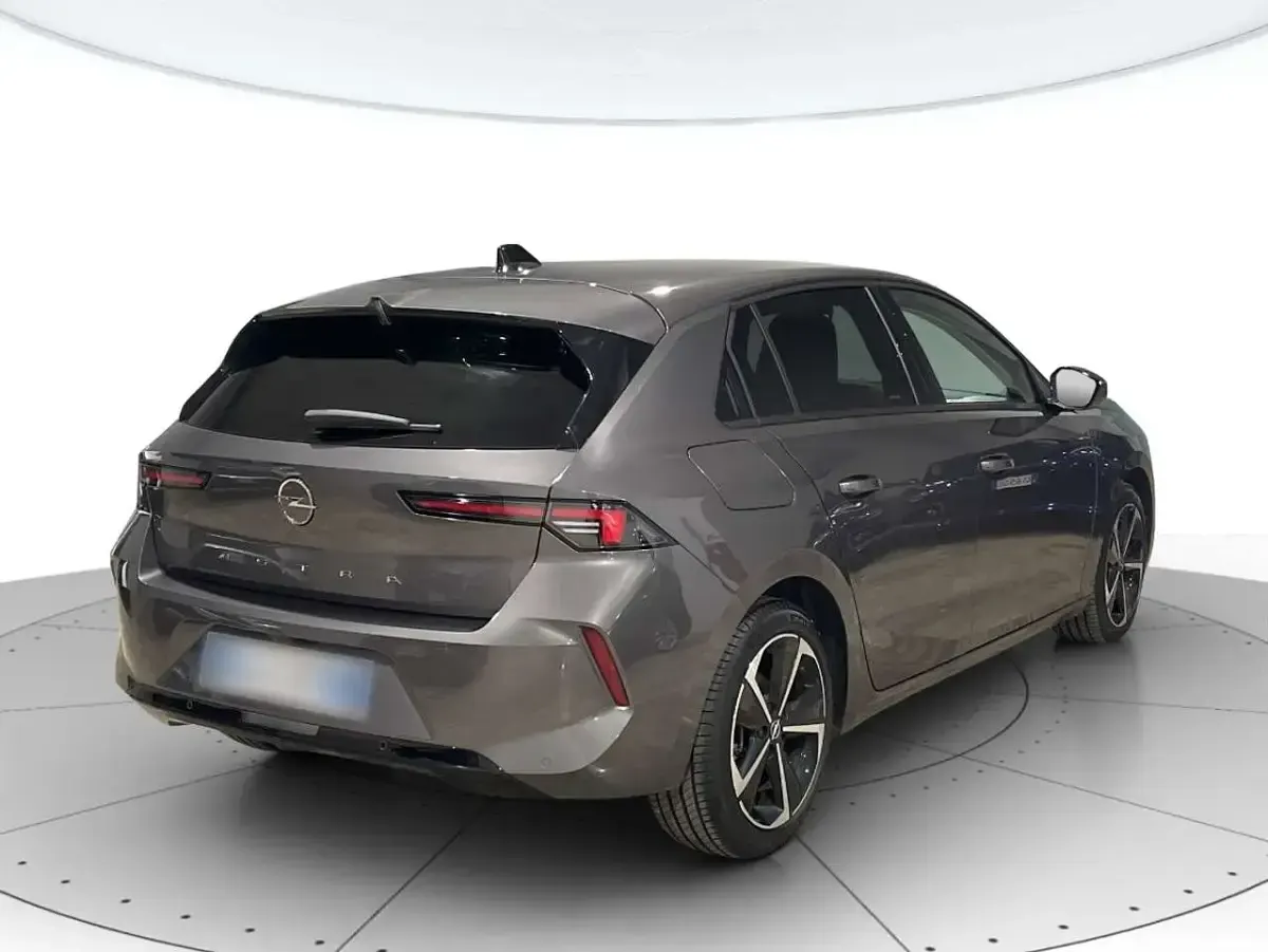 Usata Opel Astra Elegance 131 CV (96 kW) 2024 Grigio Utilitaria