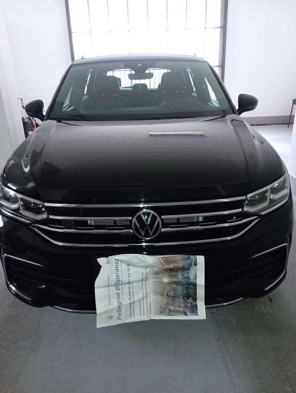 Usata VW Tiguan R-line 151 CV (111 kW) 2021 Nero SUV
