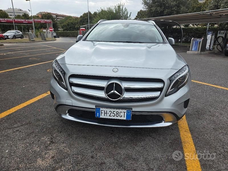 Usata Mercedes GLA180 109 CV (80 kW) 2017 Grigio SUV