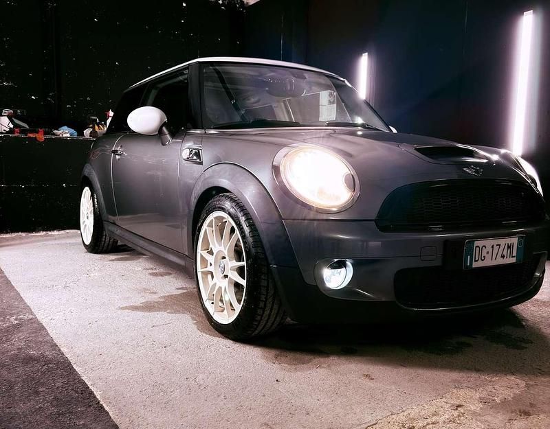 Usata Mini Cooper S 174 CV (127 kW) 2008 Grigio Utilitaria