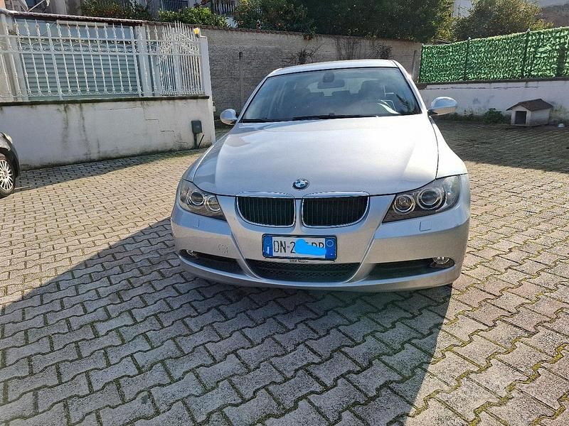 Usata 2008 BMW 320 Station wagon | 4000 € (Buon prezzo) - Immagine 1/4