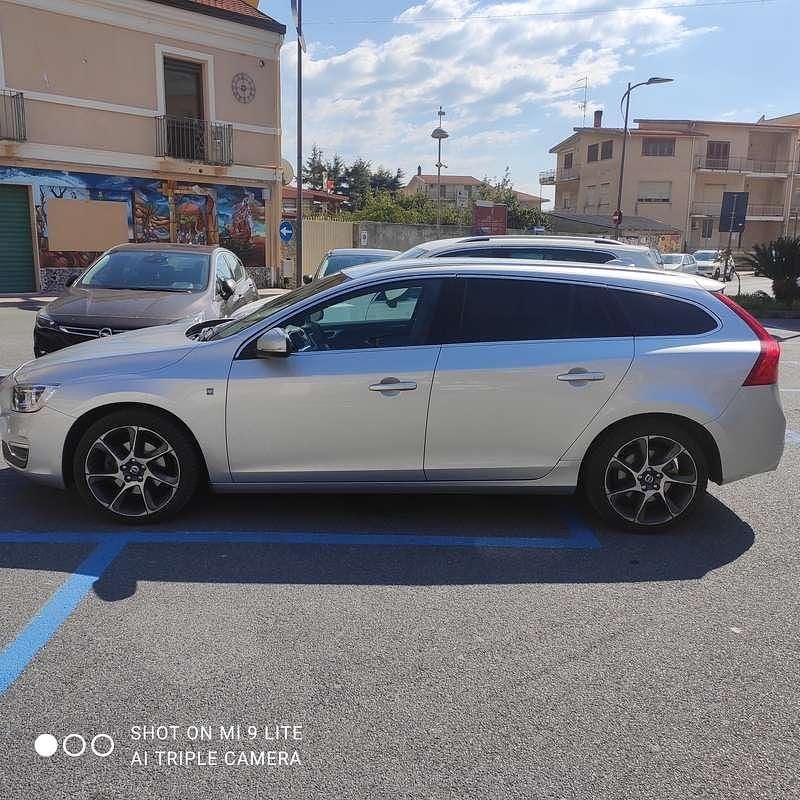 Argento Usata 2016 Volvo V60 Ocean Race Station wagon | 11.000 € (Buon prezzo) - Immagine 1/4