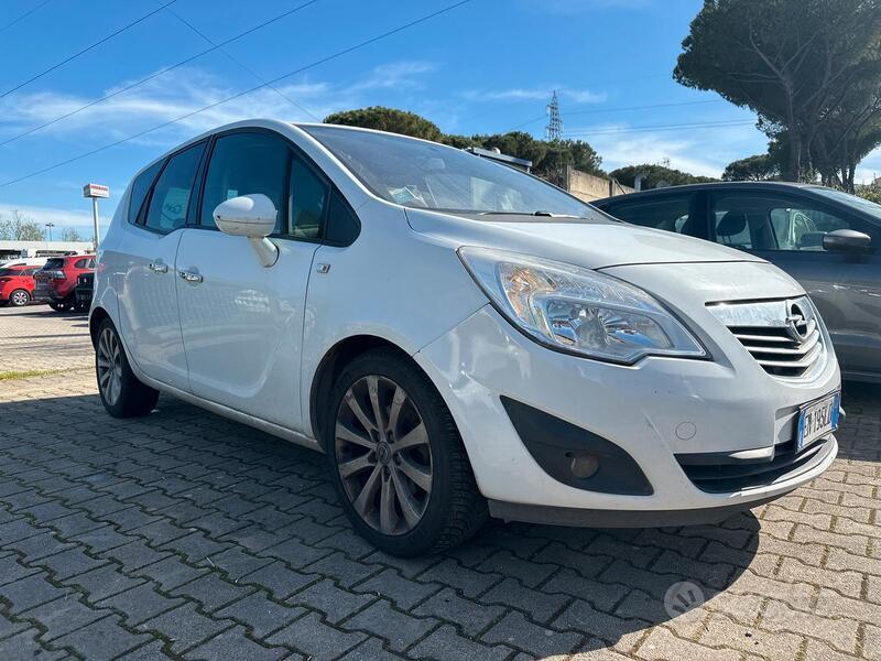 Usato 2012 Opel Meriva 1.4 Benzin 101 CV (2.900 €)