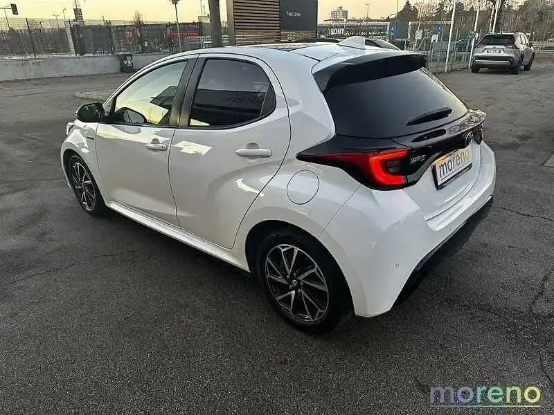 Usata Toyota Yaris Lounge 115 CV (84 kW) 2021 Bianco Utilitaria