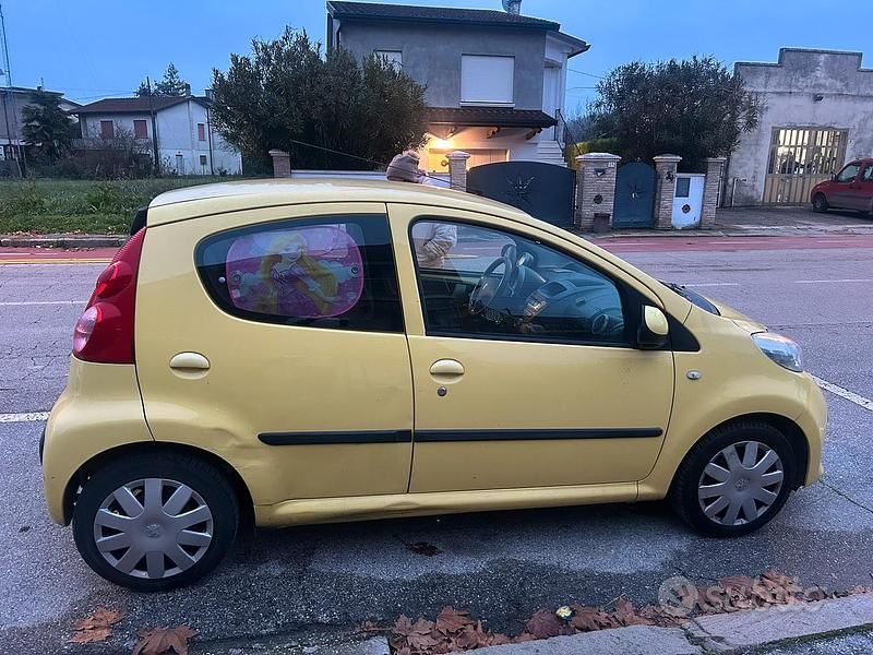 Usata Peugeot 107 68 CV (50 kW) 2006 Giallo Utilitaria