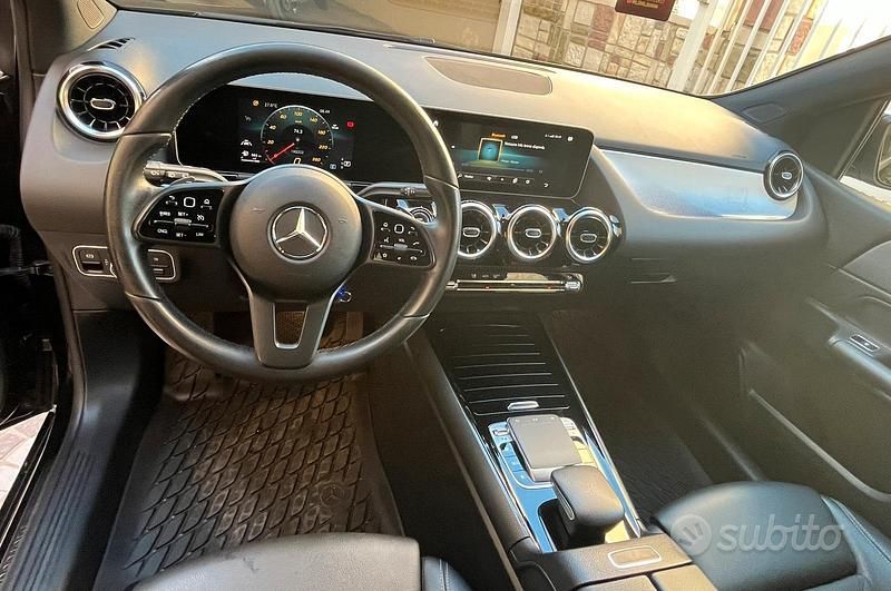 Begagnad Mercedes B180 136 HK (100 kW) 2019 Svart Minibuss