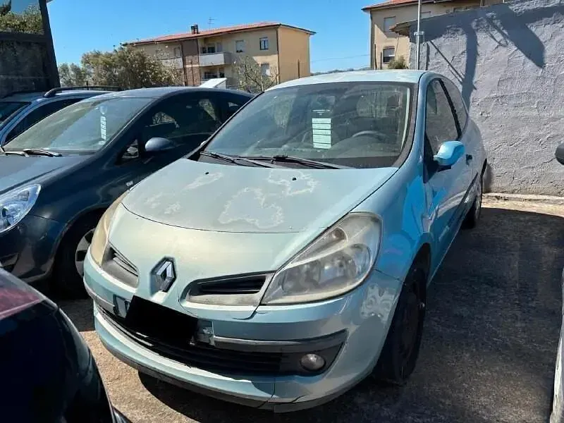 Usata Renault Clio II Dynamique 75 CV (55 kW) 2007 Blu Berlina
