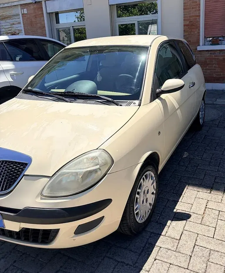 Usata Lancia Ypsilon 69 CV (50 kW) 2006 Giallo Utilitaria