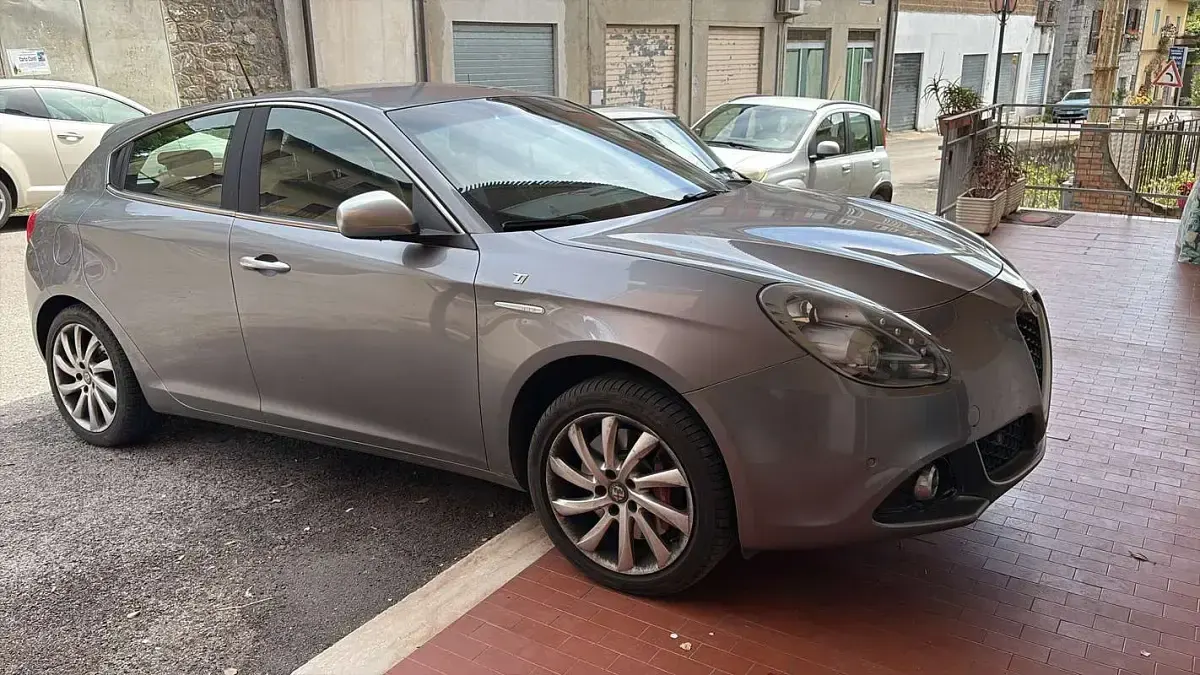 Usata Alfa Romeo Giulietta Ti 120 CV (88 kW) 2020 Grigio Utilitaria