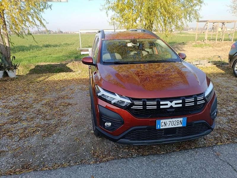 Usata 2023 Dacia Jogger Expression Monovolume | 14.000 € (Buon prezzo) - Immagine 1/4