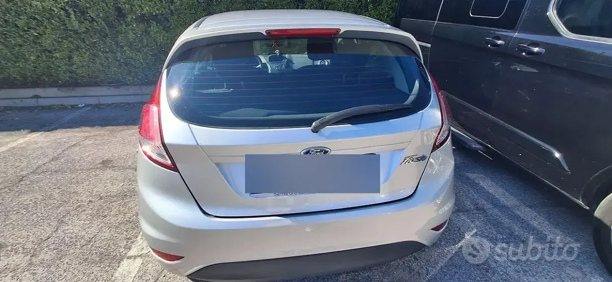 Usata Ford Fiesta Titanium 75 CV (55 kW) 2015 Grigio Utilitaria