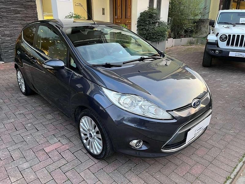 Usata Ford Fiesta Titanium 68 CV (50 kW) 2009 Blu/azzurro Utilitaria