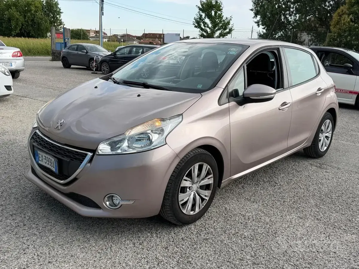 Usata Peugeot 208 Access 82 CV (60 kW) 2014 Grigio Utilitaria