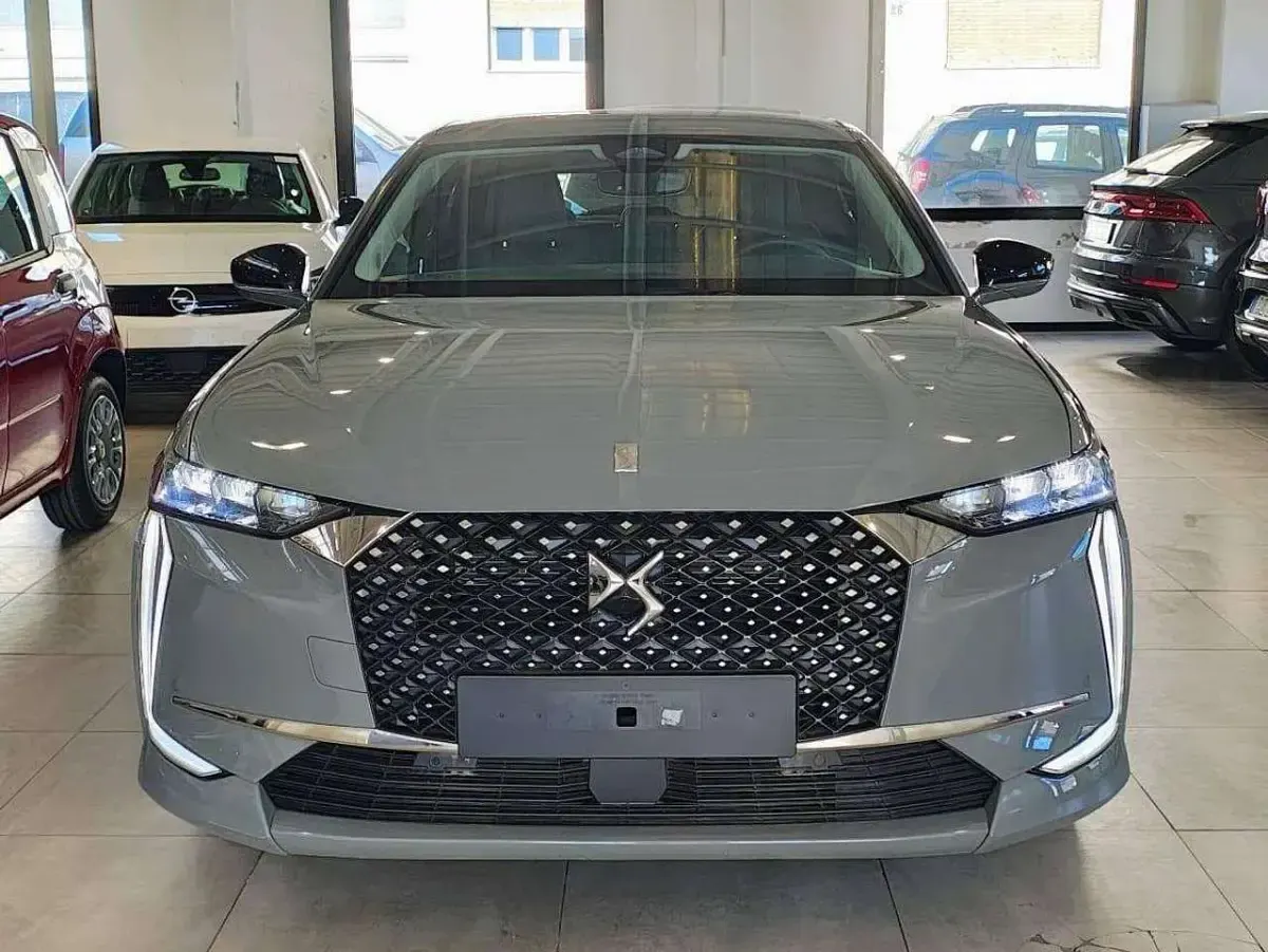 Nuova DS Automobiles DS4 Trocadero 224 CV (164 kW) 2025 Grigio premiere SUV