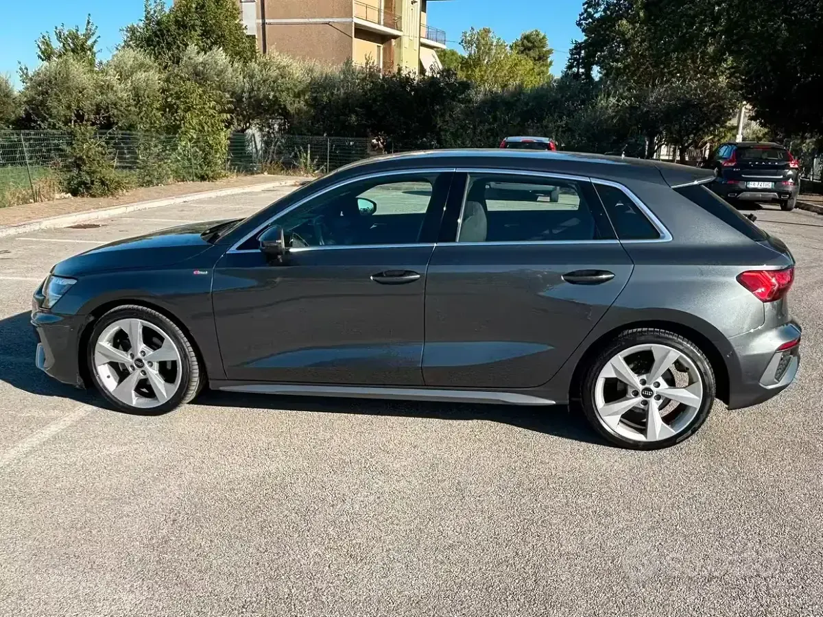 Usata Audi A3 S-Line 116 CV (85 kW) 2022 Grigio Berlina