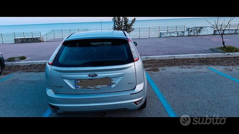 Usata Ford Focus 90 CV (66 kW) 2008 Grigio Berlina