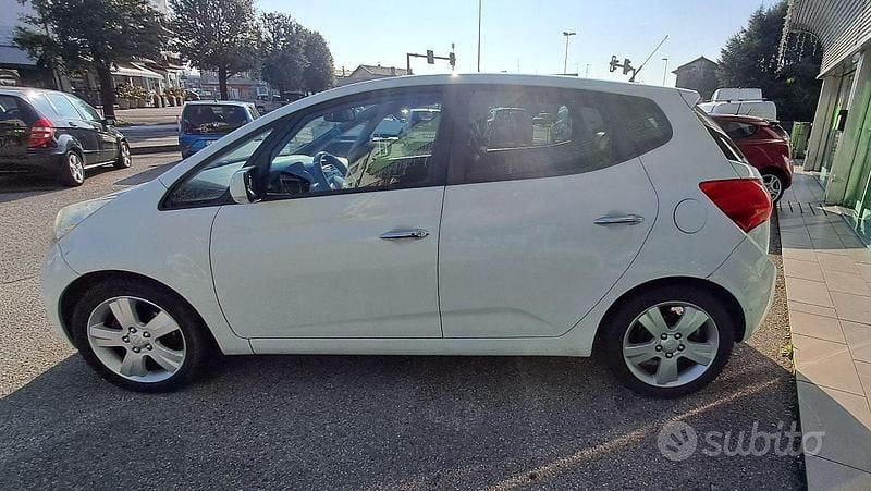 Usata Kia Venga 116 CV (85 kW) 2011 Bianco Utilitaria