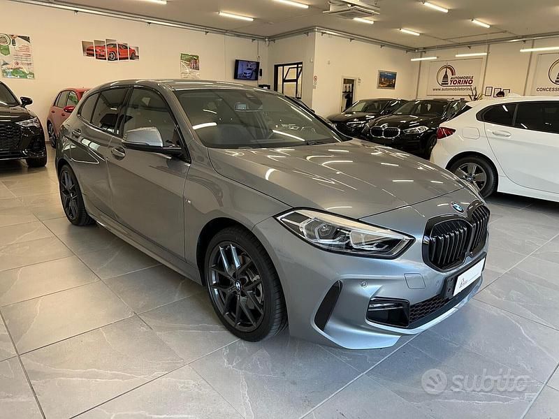 Begagnad BMW 118 M Sport 136 HK (100 kW) 2023 Grå Halvkombi